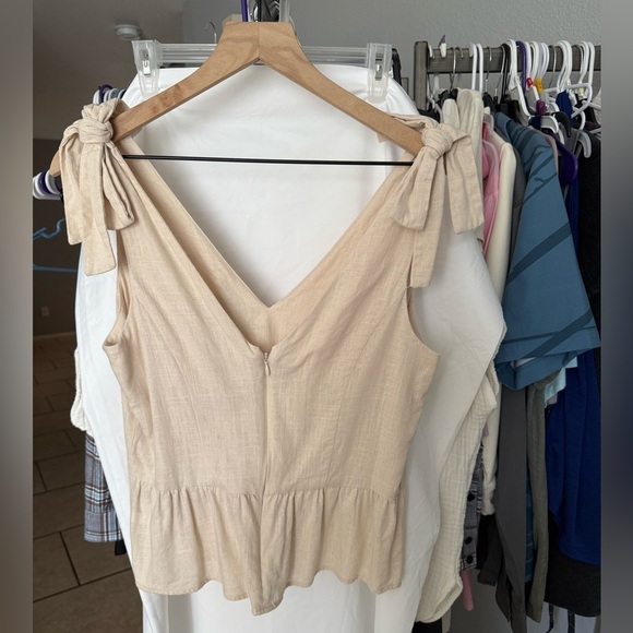 EXPRESS Chic Beige Peplum Top with Bow Straps Size Medium - Picture 4 of 9